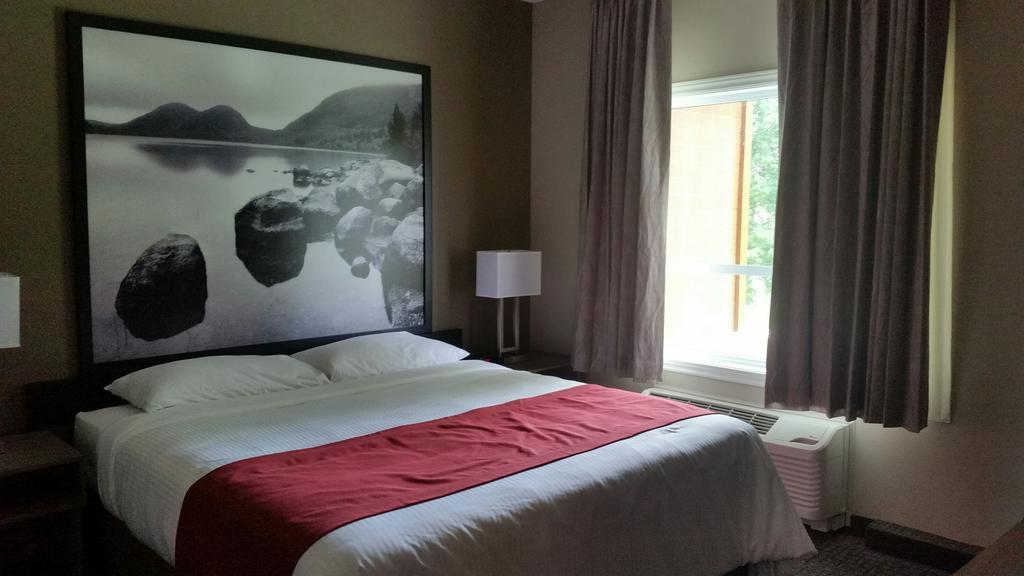 ซูเปอร์ 8 บาย วินด์แฮม เมาน์ ลอเรียร์ Hotel มองต์-ลอริเยร์ ภายนอก รูปภาพ