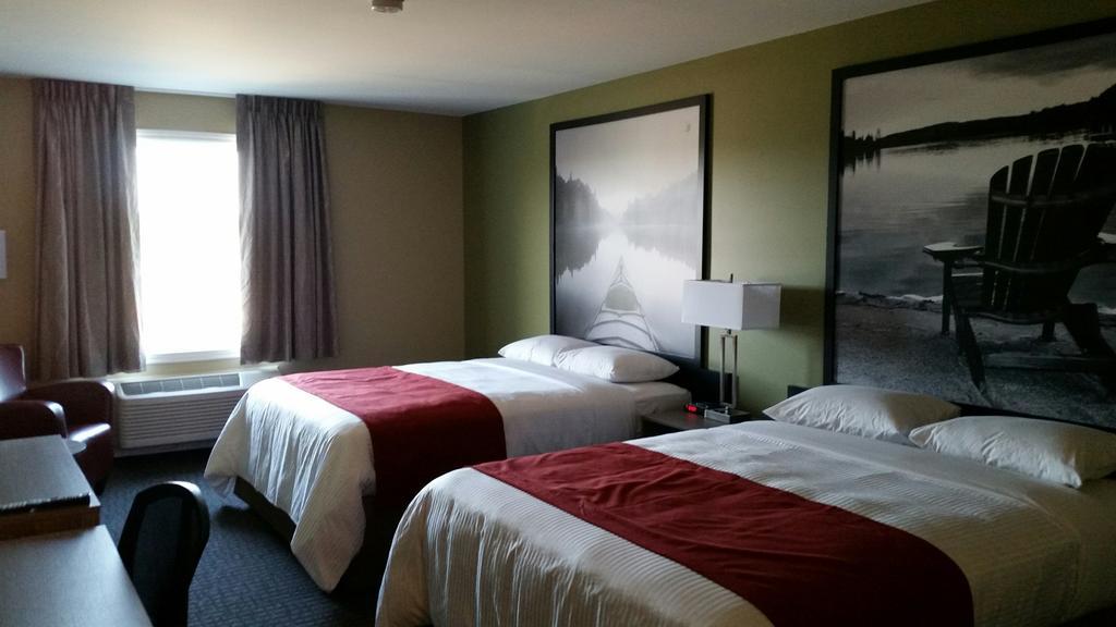 ซูเปอร์ 8 บาย วินด์แฮม เมาน์ ลอเรียร์ Hotel มองต์-ลอริเยร์ ภายนอก รูปภาพ