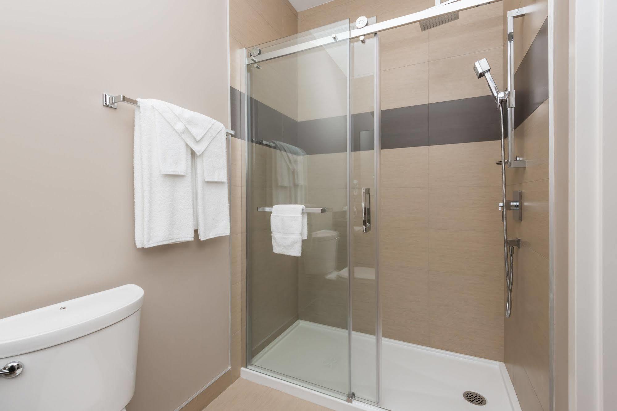 ซูเปอร์ 8 บาย วินด์แฮม เมาน์ ลอเรียร์ Hotel มองต์-ลอริเยร์ ภายนอก รูปภาพ