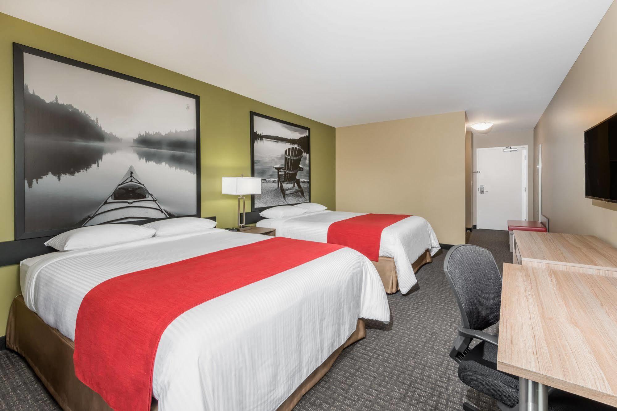 ซูเปอร์ 8 บาย วินด์แฮม เมาน์ ลอเรียร์ Hotel มองต์-ลอริเยร์ ภายนอก รูปภาพ