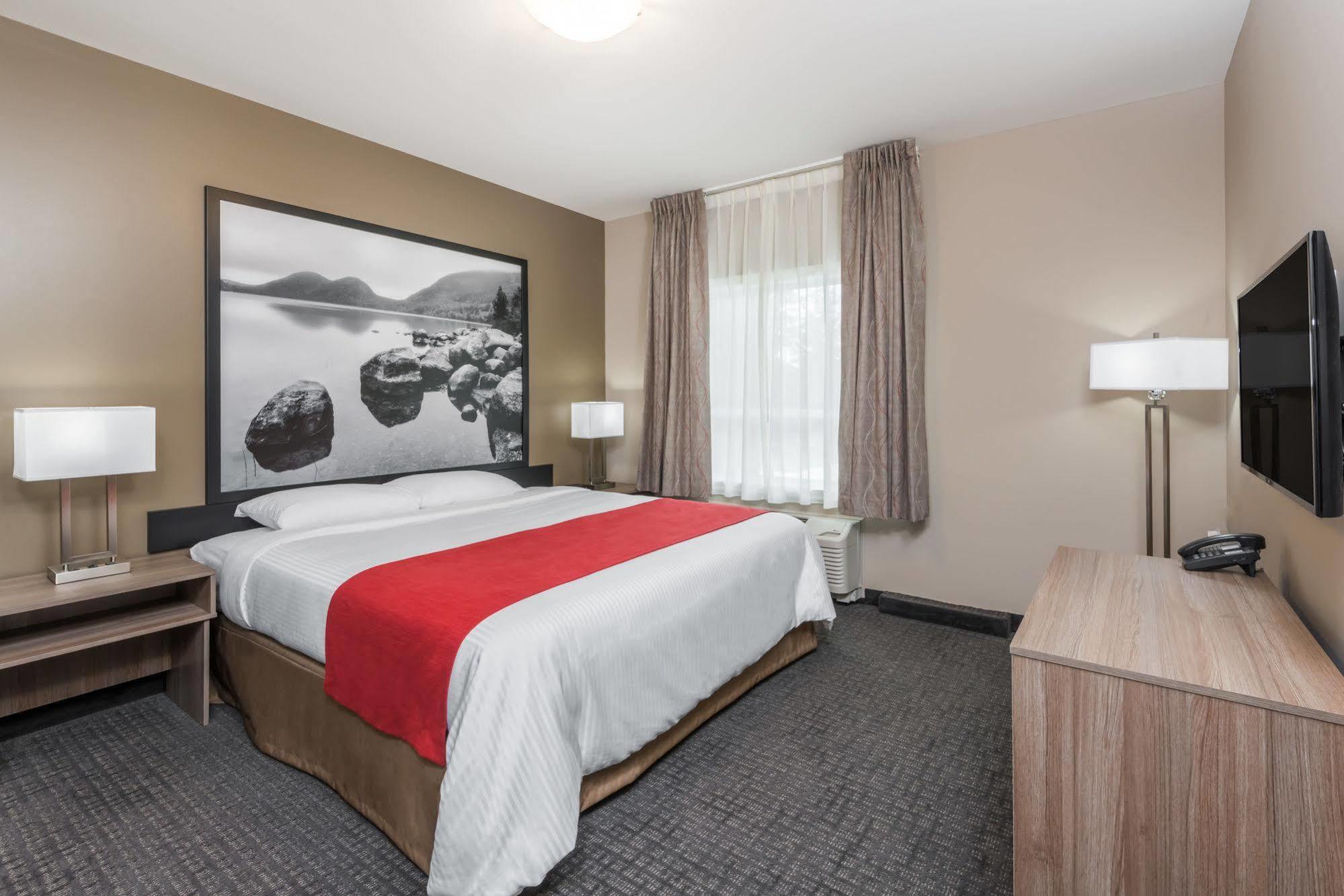 ซูเปอร์ 8 บาย วินด์แฮม เมาน์ ลอเรียร์ Hotel มองต์-ลอริเยร์ ภายนอก รูปภาพ