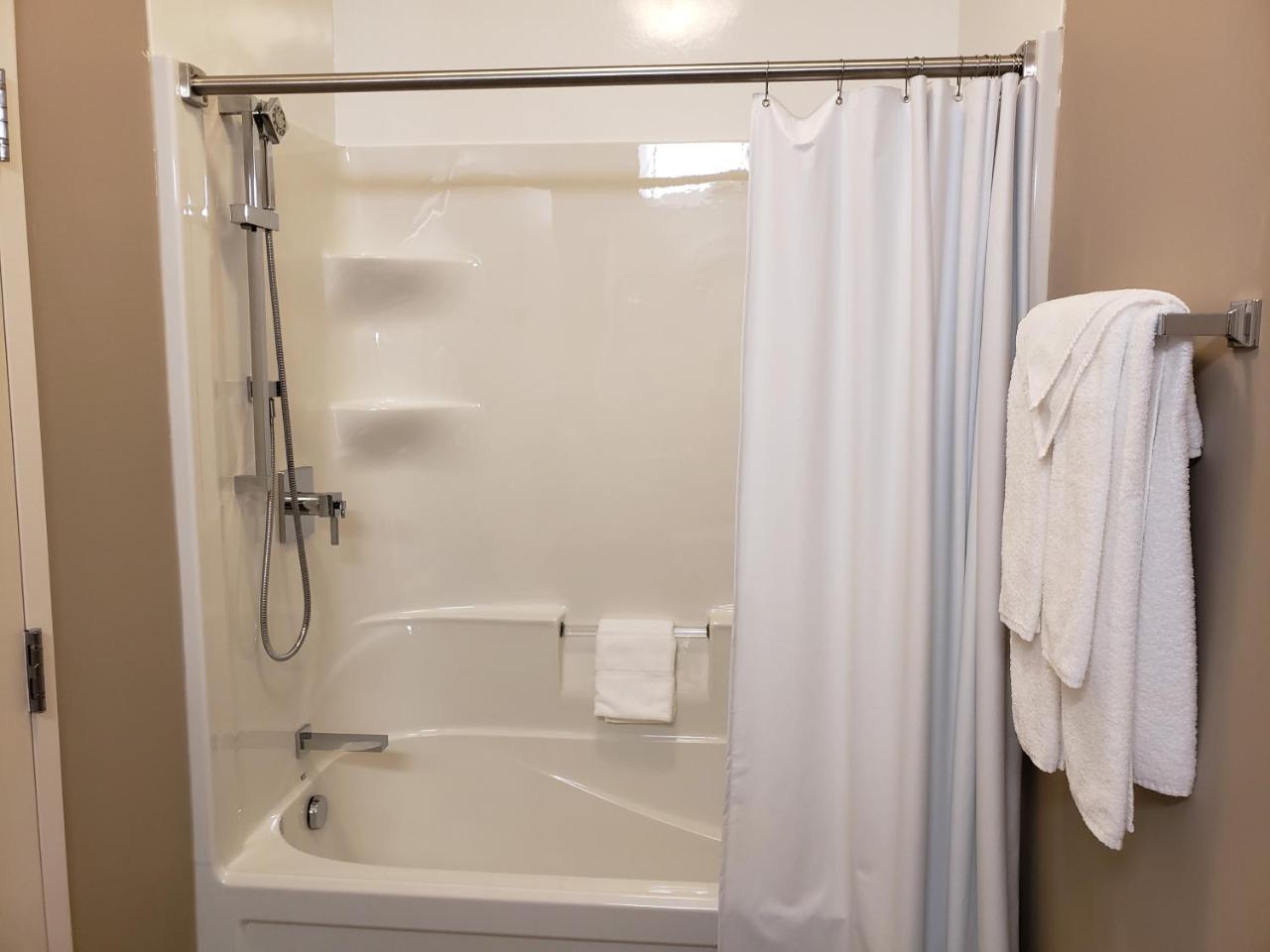 ซูเปอร์ 8 บาย วินด์แฮม เมาน์ ลอเรียร์ Hotel มองต์-ลอริเยร์ ภายนอก รูปภาพ